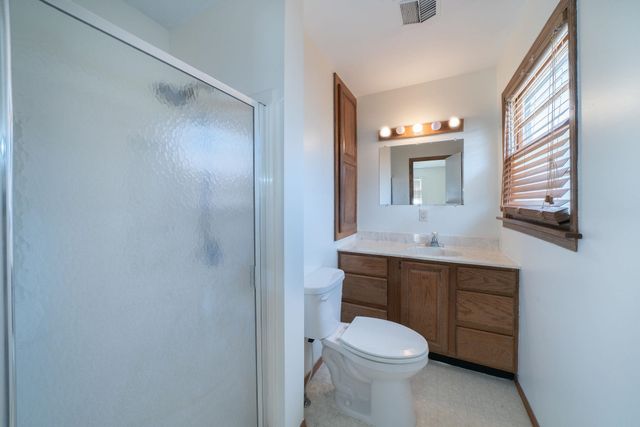 1206 W Dallas St, Wichita, KS 67217