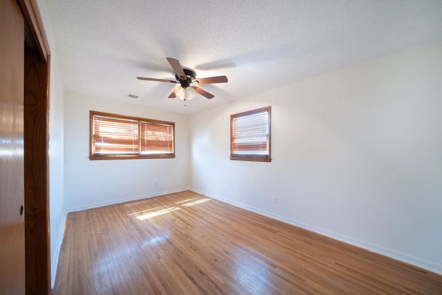 1206 W Dallas St, Wichita, KS 67217