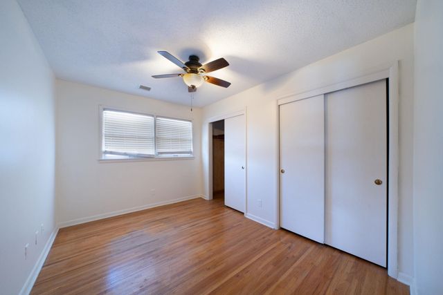 1206 W Dallas St, Wichita, KS 67217