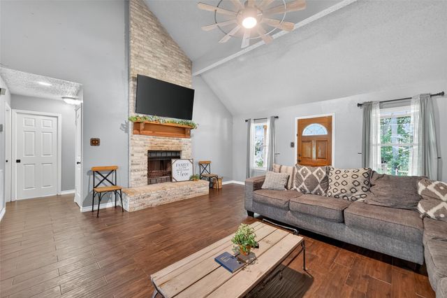 2103 Diane Street, Pinehurst, TX 77362