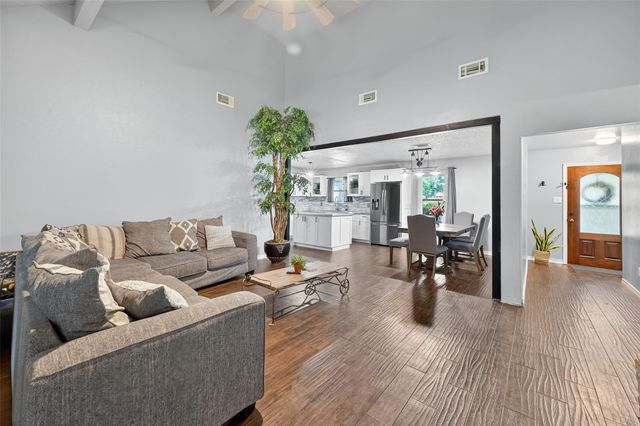 2103 Diane Street, Pinehurst, TX 77362