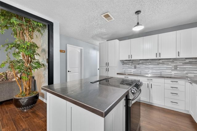 2103 Diane Street, Pinehurst, TX 77362