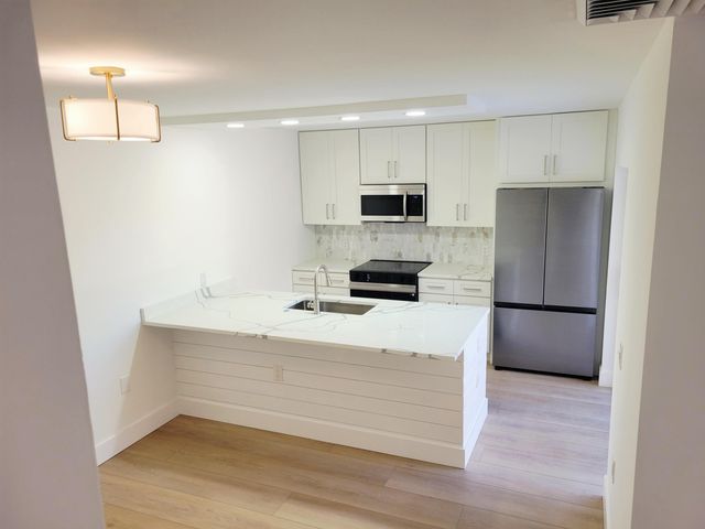 201 2nd Way, West Palm Beach, FL 33407