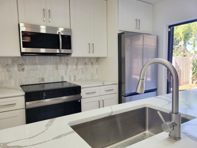 201 2nd Way, West Palm Beach, FL 33407