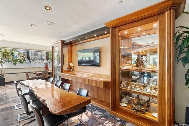 2045 Kalakaua Avenue 118, Honolulu, HI 96815