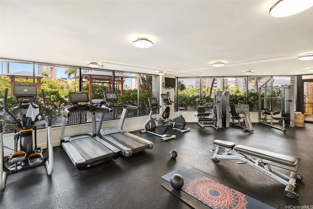 2045 Kalakaua Avenue 118, Honolulu, HI 96815