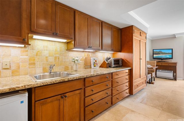 2045 Kalakaua Avenue 118, Honolulu, HI 96815