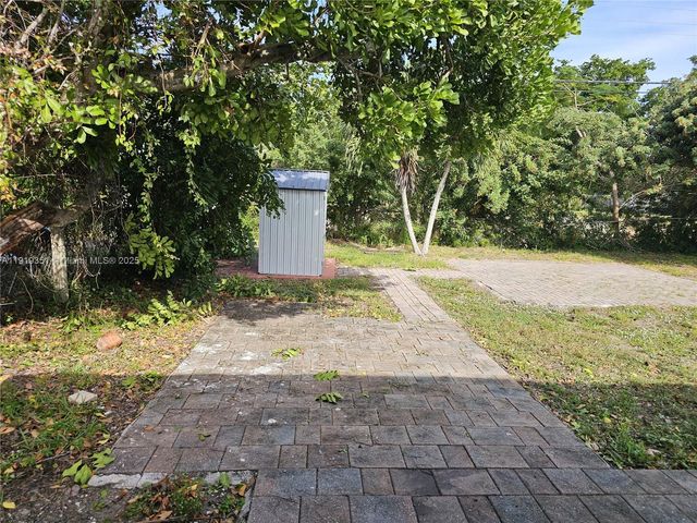567 Tallulah Rd, Palm Beach, FL 33462
