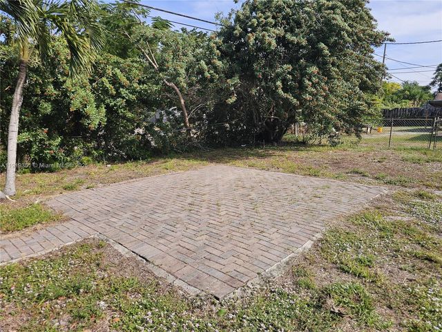 567 Tallulah Rd, Palm Beach, FL 33462