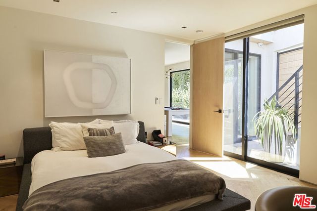 8455 Franklin Avenue, Los Angeles, CA 90069