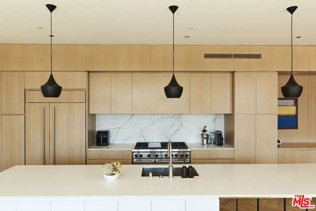 8455 Franklin Avenue, Los Angeles, CA 90069