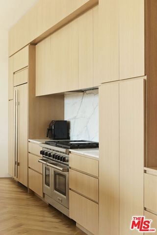 8455 Franklin Avenue, Los Angeles, CA 90069