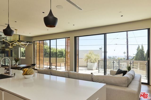 8455 Franklin Avenue, Los Angeles, CA 90069