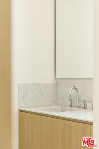 8455 Franklin Avenue, Los Angeles, CA 90069