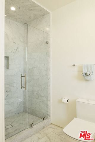 8455 Franklin Avenue, Los Angeles, CA 90069