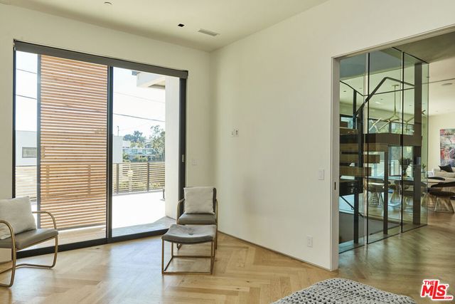 8455 Franklin Avenue, Los Angeles, CA 90069