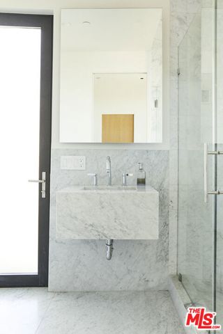 8455 Franklin Avenue, Los Angeles, CA 90069