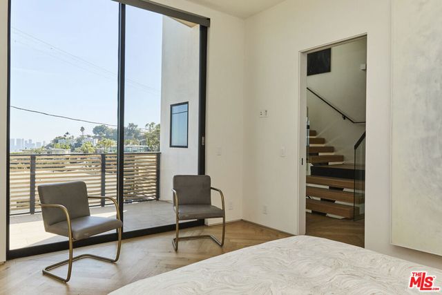 8455 Franklin Avenue, Los Angeles, CA 90069