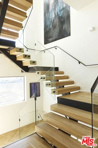 8455 Franklin Avenue, Los Angeles, CA 90069