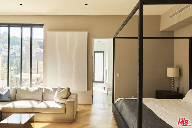 8455 Franklin Avenue, Los Angeles, CA 90069