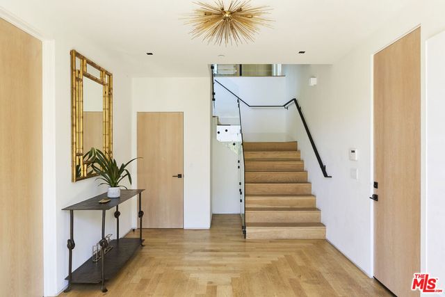 8455 Franklin Avenue, Los Angeles, CA 90069