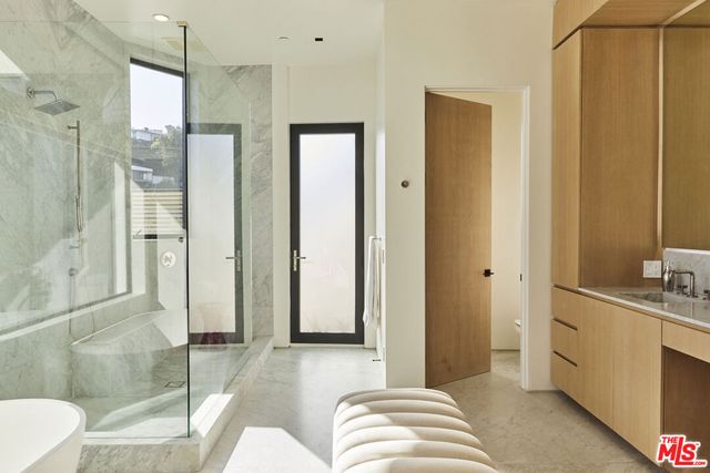 8455 Franklin Avenue, Los Angeles, CA 90069