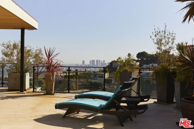 8455 Franklin Avenue, Los Angeles, CA 90069