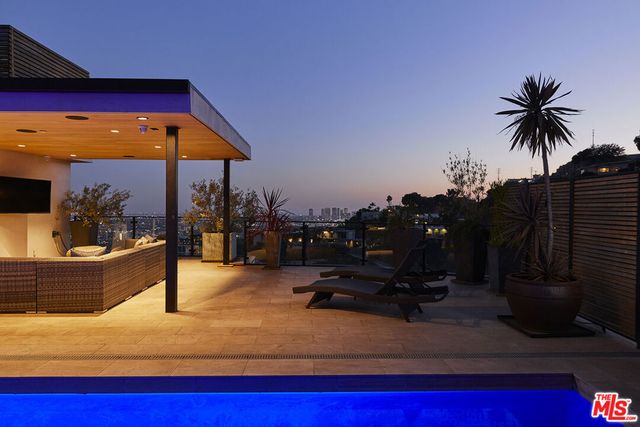8455 Franklin Avenue, Los Angeles, CA 90069