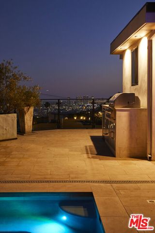 8455 Franklin Avenue, Los Angeles, CA 90069