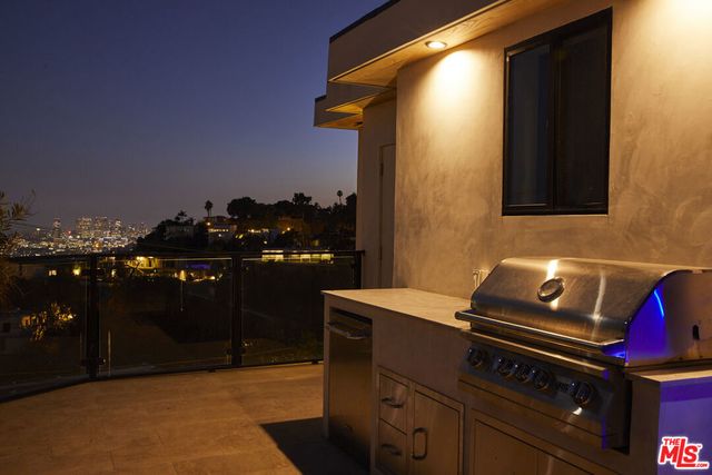8455 Franklin Avenue, Los Angeles, CA 90069