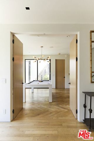 8455 Franklin Avenue, Los Angeles, CA 90069