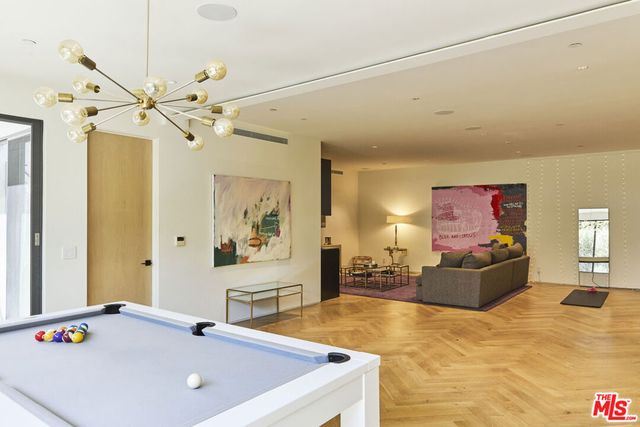 8455 Franklin Avenue, Los Angeles, CA 90069