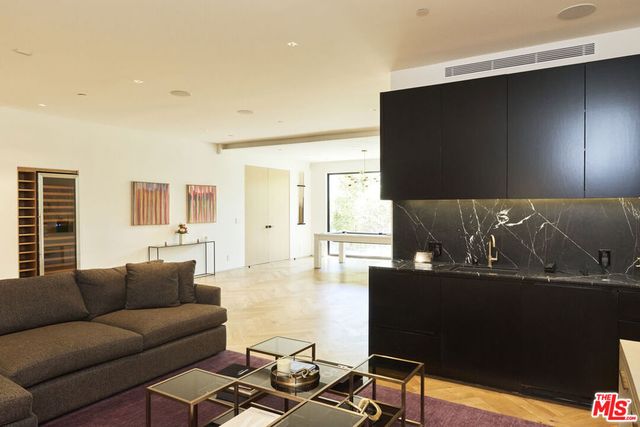 8455 Franklin Avenue, Los Angeles, CA 90069