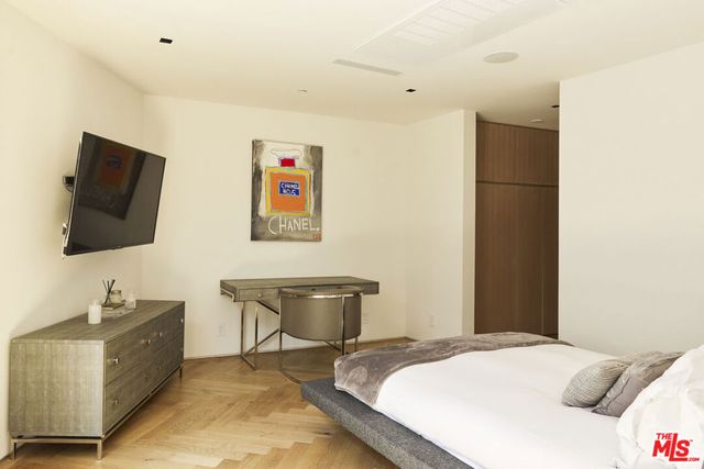 8455 Franklin Avenue, Los Angeles, CA 90069