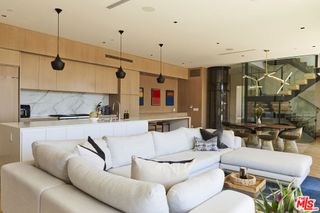 8455 Franklin Avenue, Los Angeles, CA 90069