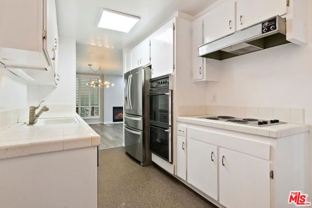 927 N Kings Road 107, West Hollywood, CA 90069
