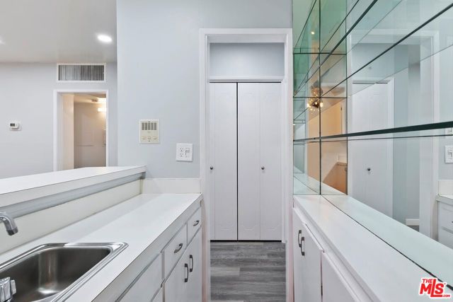 927 N Kings Road 107, West Hollywood, CA 90069