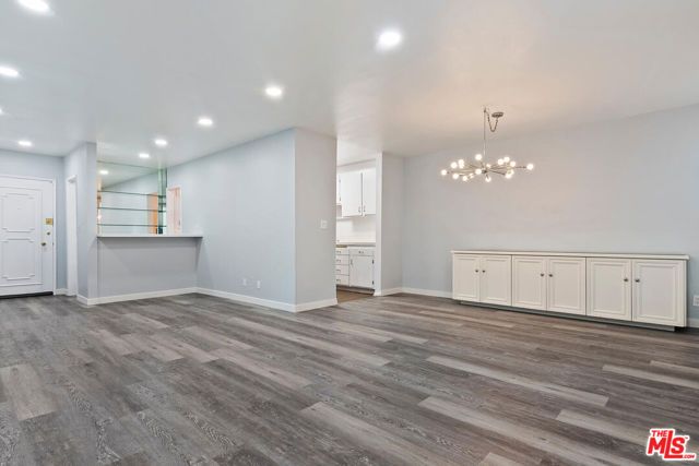 927 N Kings Road 107, West Hollywood, CA 90069