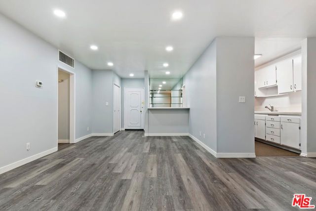 927 N Kings Road 107, West Hollywood, CA 90069