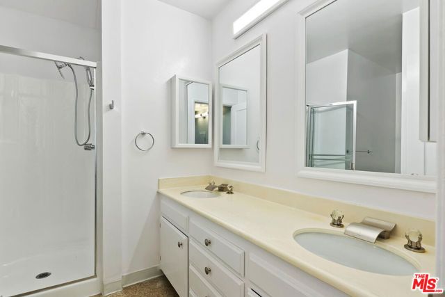 927 N Kings Road 107, West Hollywood, CA 90069