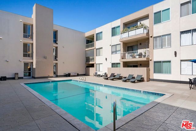 927 N Kings Road 107, West Hollywood, CA 90069