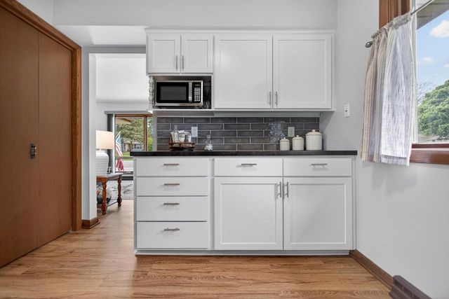 508 Whitegate DRIVE, Saukville, WI 53080