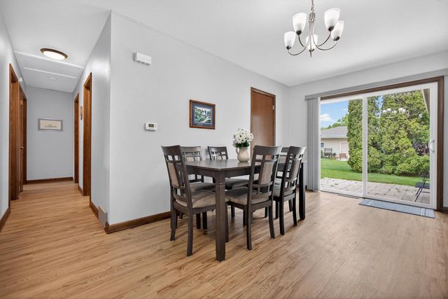 508 Whitegate DRIVE, Saukville, WI 53080