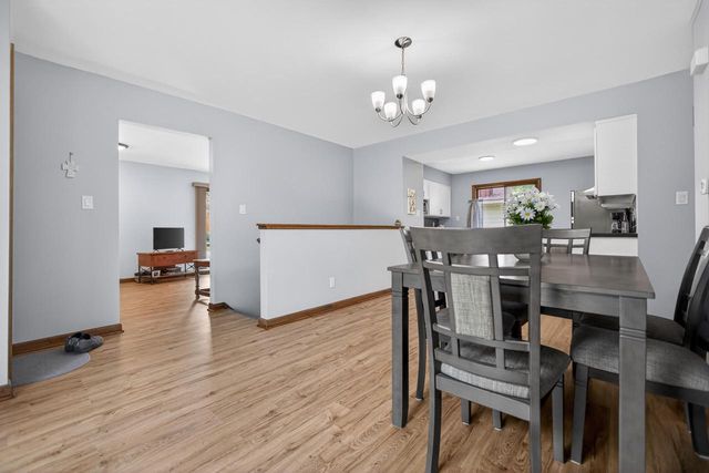 508 Whitegate DRIVE, Saukville, WI 53080