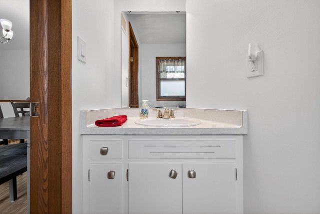 508 Whitegate DRIVE, Saukville, WI 53080