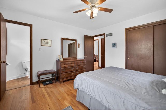508 Whitegate DRIVE, Saukville, WI 53080