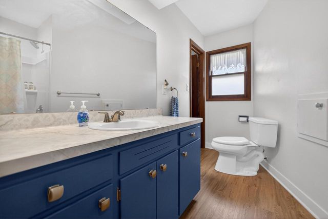 508 Whitegate DRIVE, Saukville, WI 53080