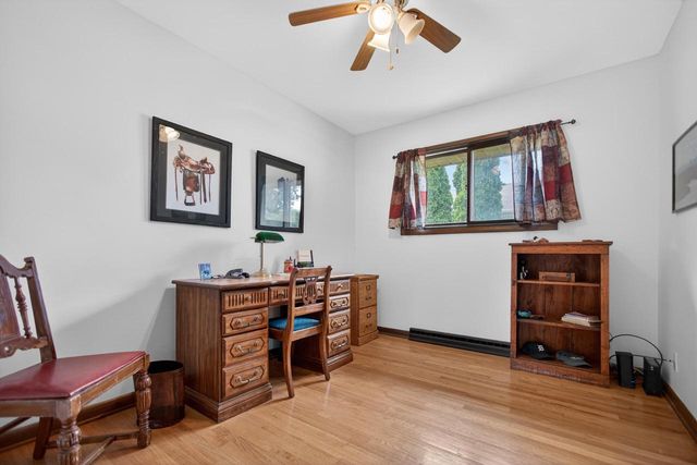 508 Whitegate DRIVE, Saukville, WI 53080