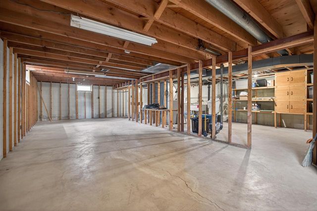 508 Whitegate DRIVE, Saukville, WI 53080