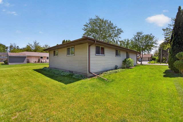 508 Whitegate DRIVE, Saukville, WI 53080